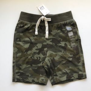🆕 Baby GAP Camo Dinosaur Shorts